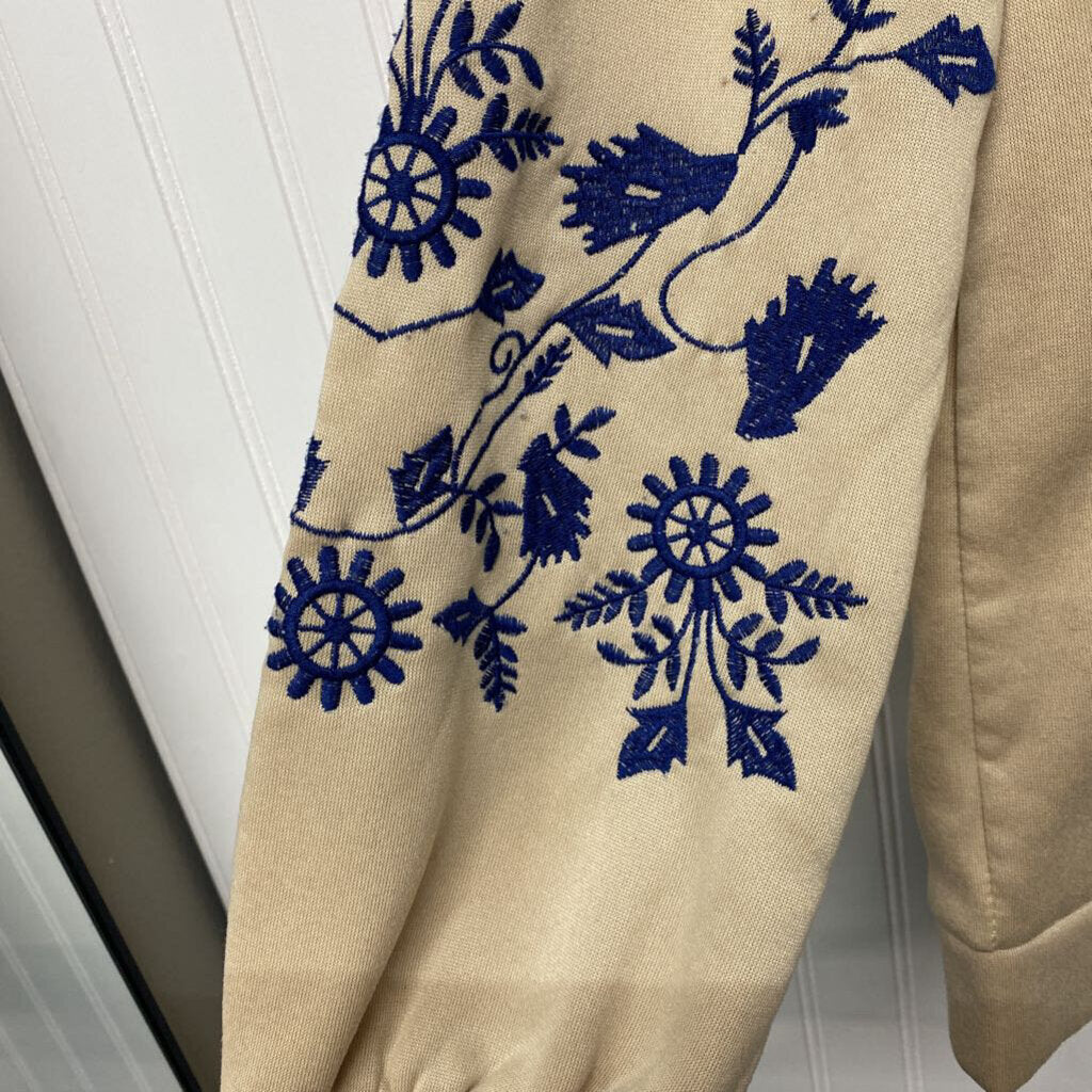 EMBROIDERY SLEEVE BASIC SWEATSHIRT