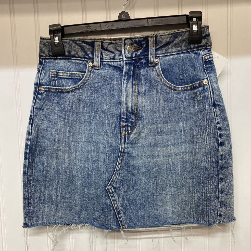 *DENIM SKIRT DISTRESSED SHORT