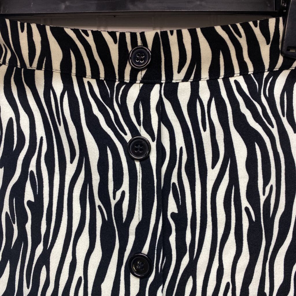 *ZEBRA PRINT SHORT SKIRT WITH BUTTONS