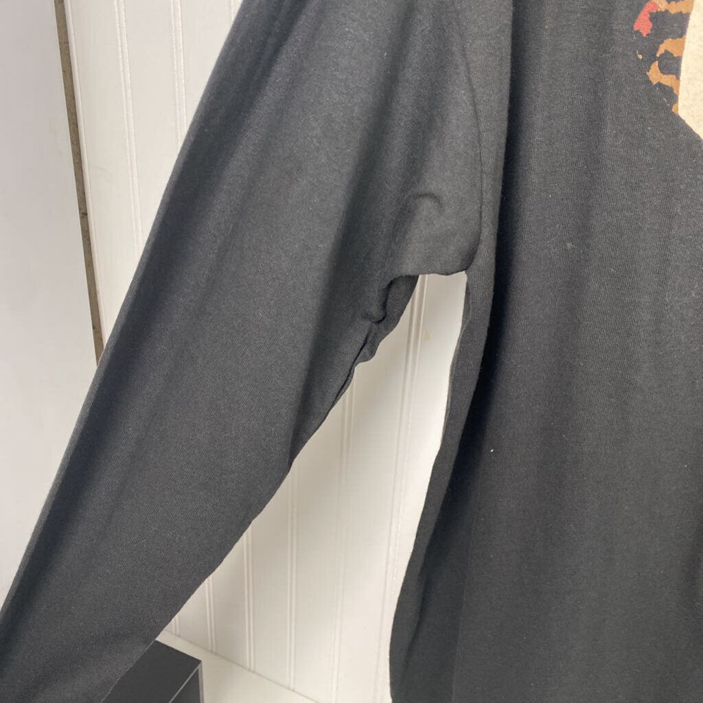 LONG SLEEVE GRAPHIC TEE