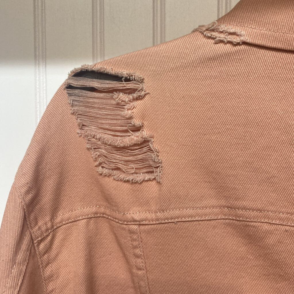 DISTRESSED JEAN JACKET
