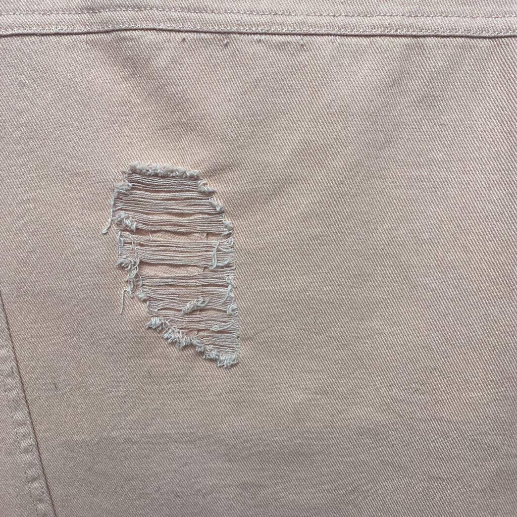 DISTRESSED JEAN JACKET