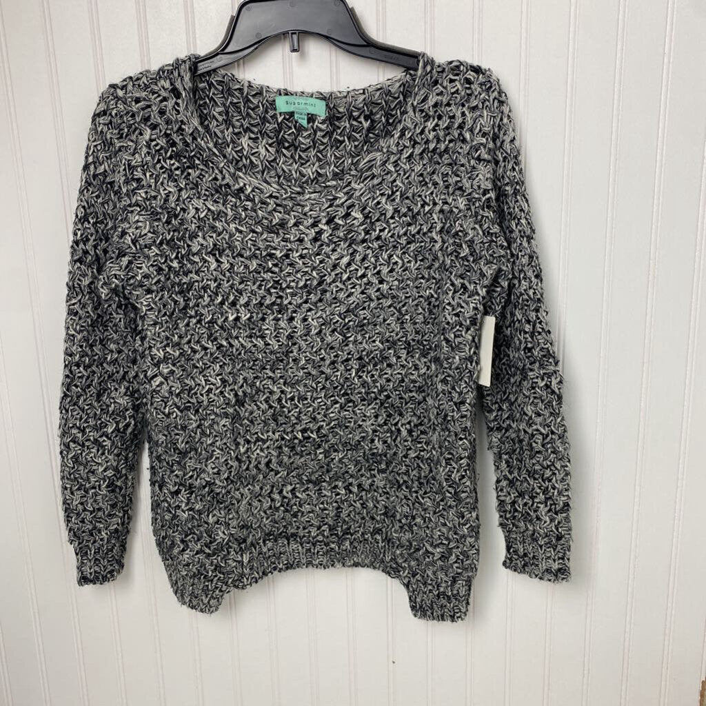 LOOSE KNIT SWEATER