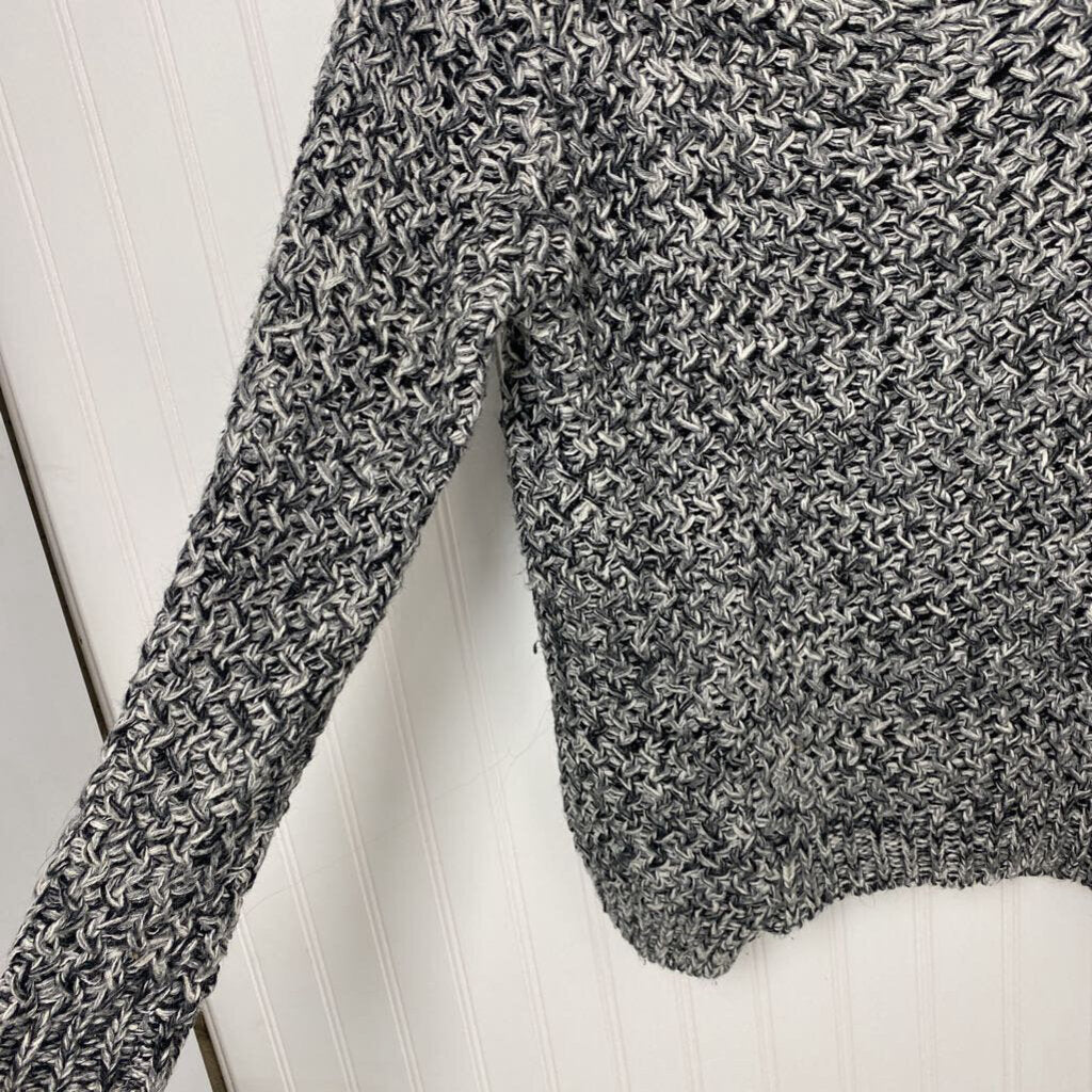 LOOSE KNIT SWEATER