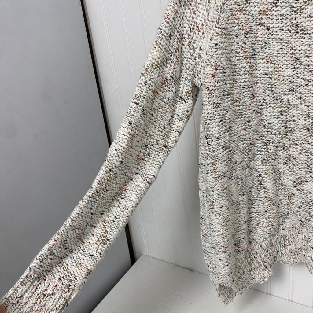 LOOSE KNIT SWEATER