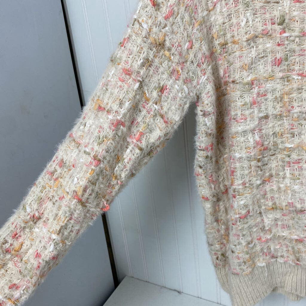 CREW NECK FUZZY SWEATER