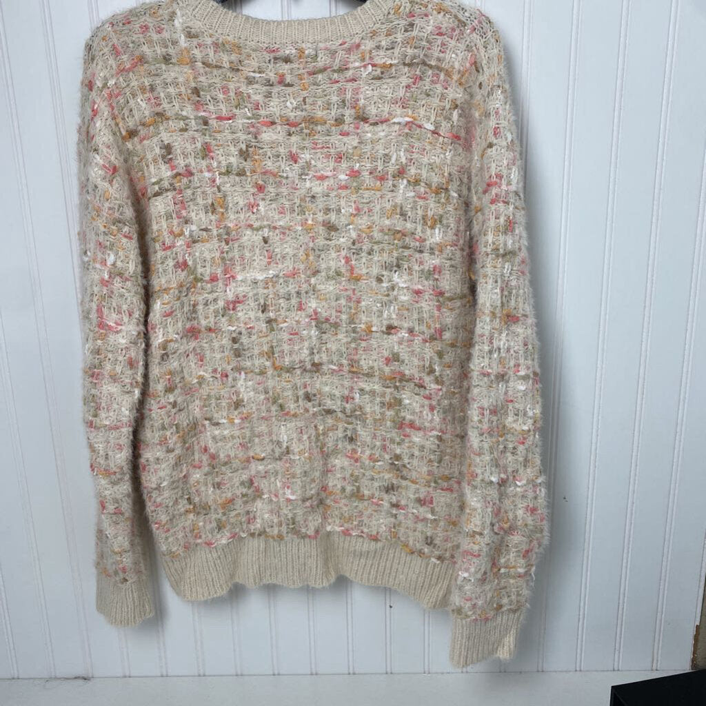 CREW NECK FUZZY SWEATER