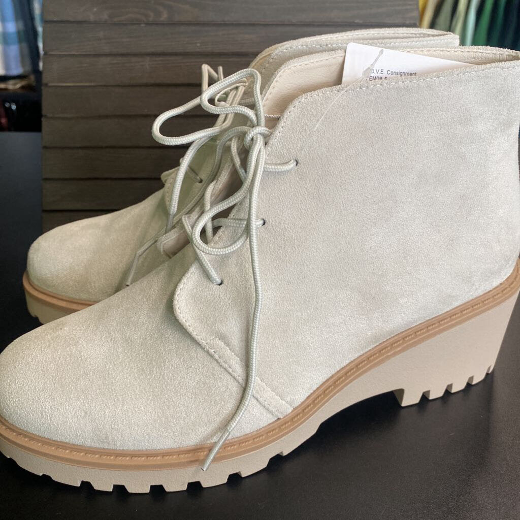 LACE UP ANKLE SUEDE BOOT