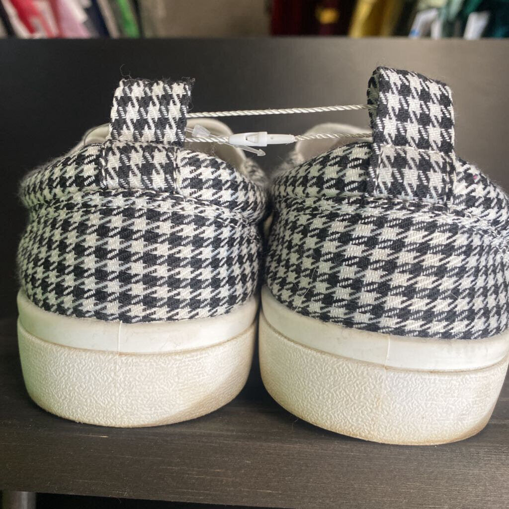 SLIP ON SNEAKERS