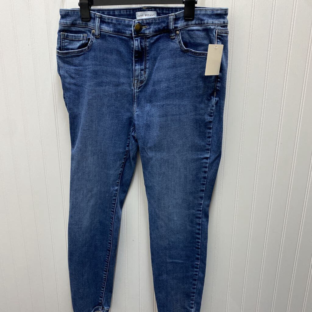 STRAIGHT FIT JEANS