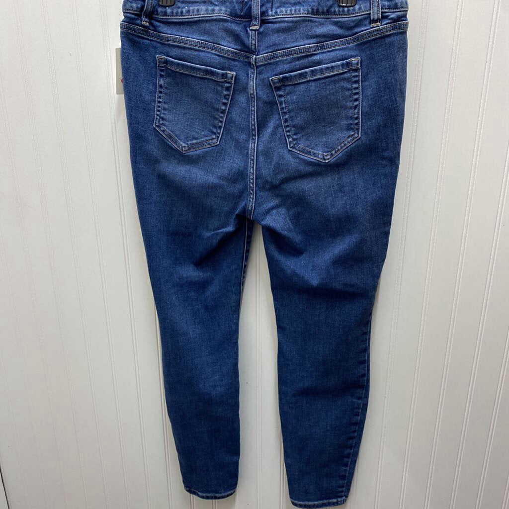 STRAIGHT FIT JEANS