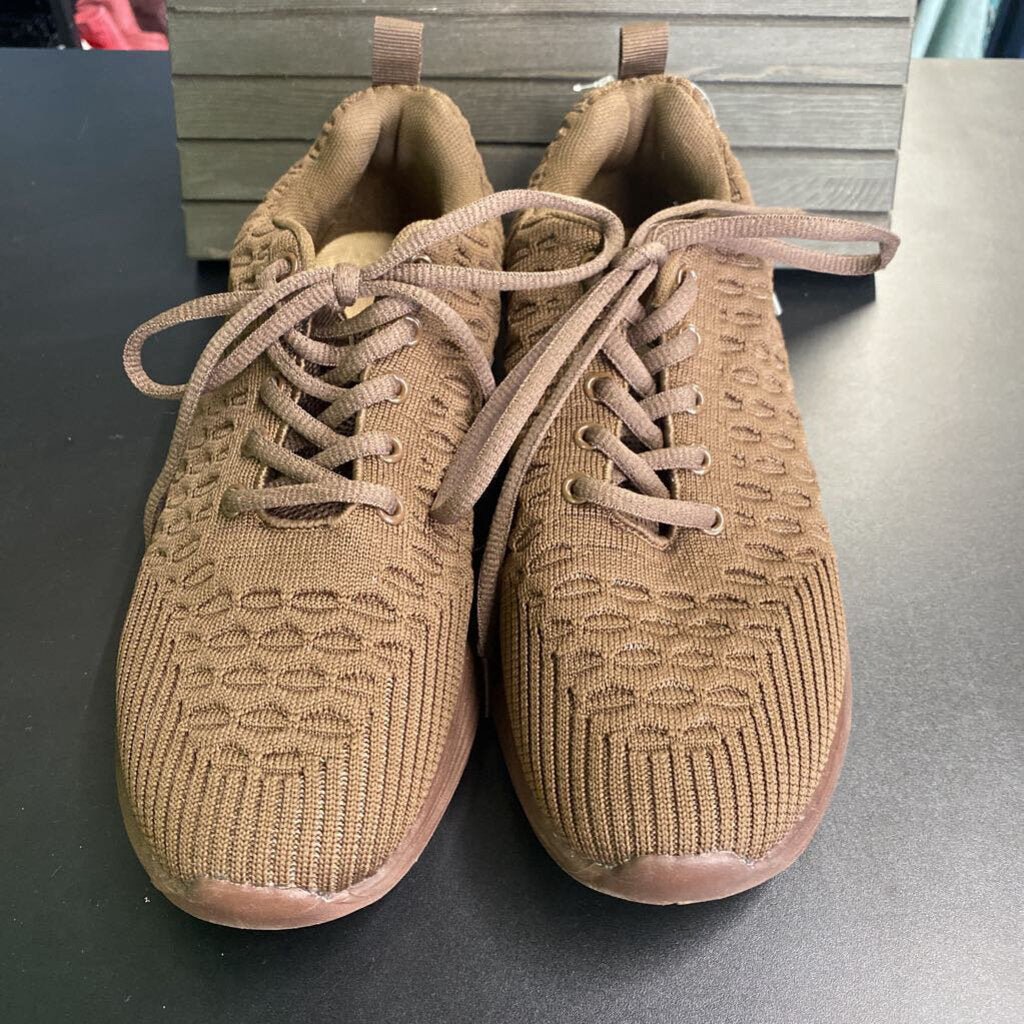 BASIC TENNIS SHOES