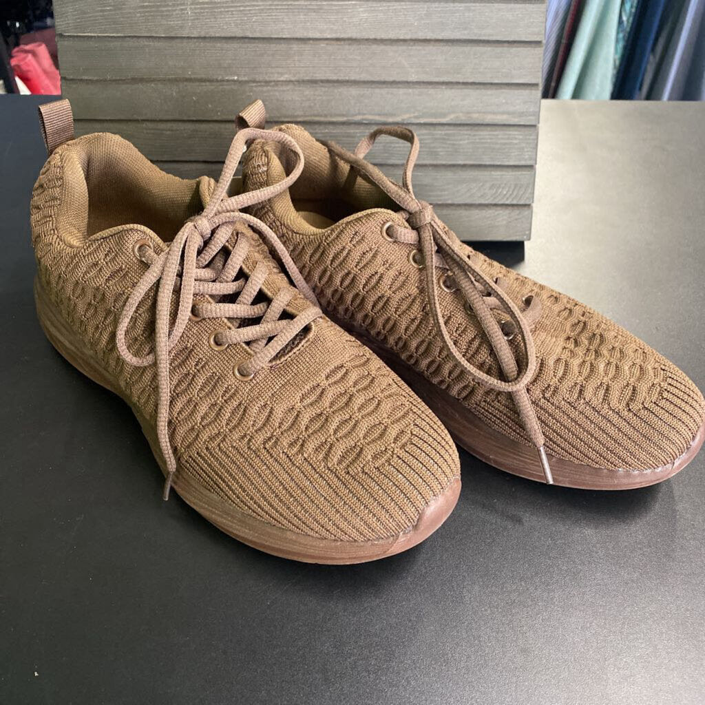 BASIC TENNIS SHOES