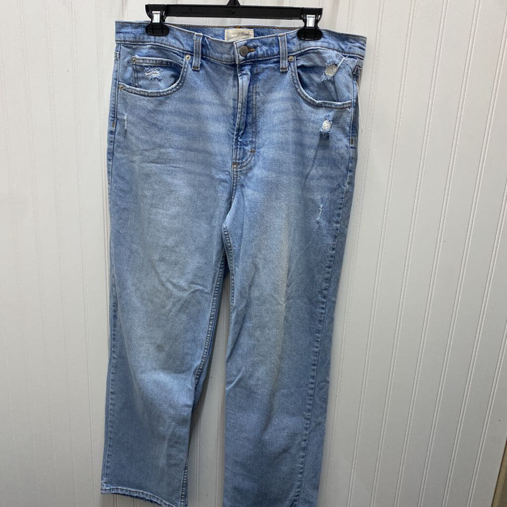 DISTRESSED DENIM JEANS