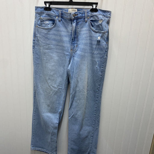 DISTRESSED DENIM JEANS