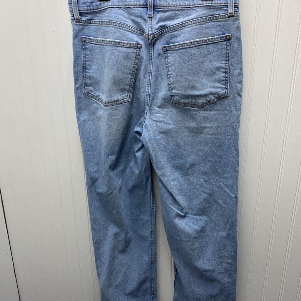 DISTRESSED DENIM JEANS