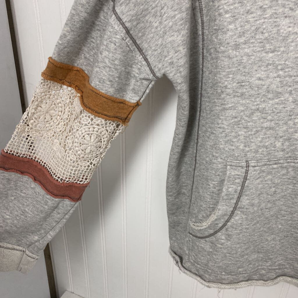 LADIES HOODED SWEATSHIRT
