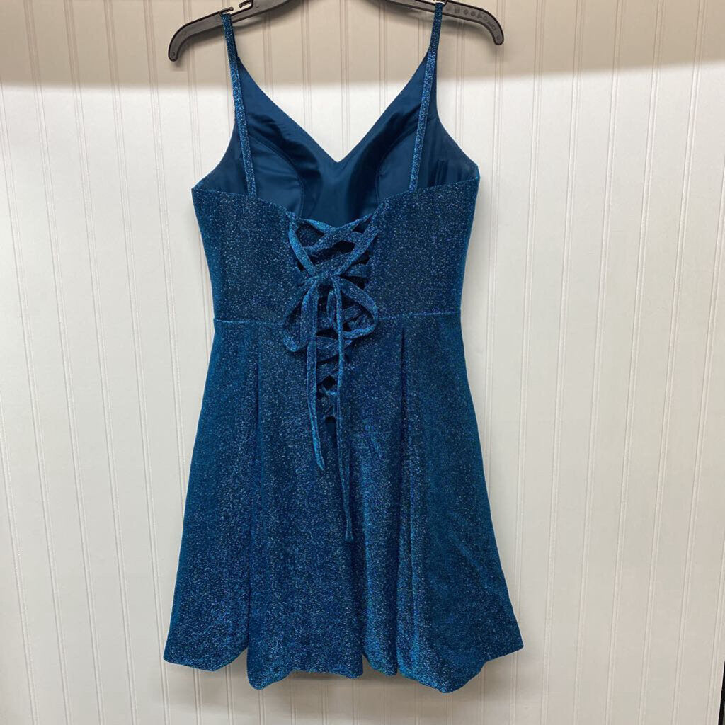 *STRAP VNECK DIP CRISSCROSS TIE IN BACK W/POCKET