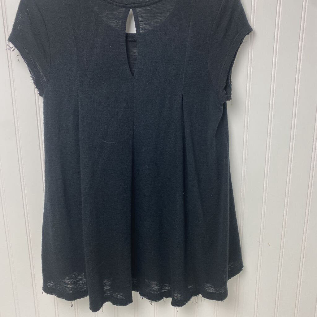 FLOWY CAP SLEEVED TOP