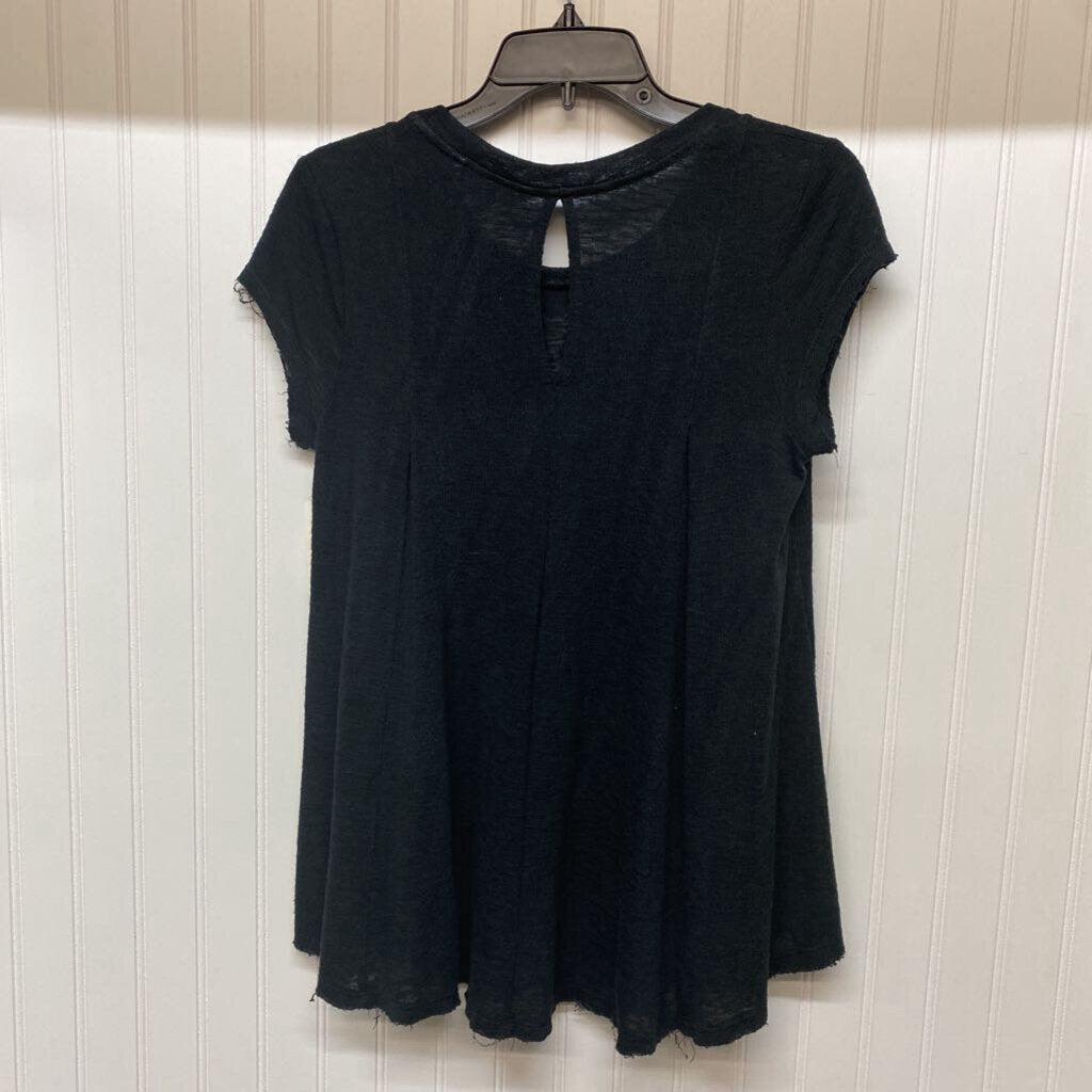 FLOWY CAP SLEEVED TOP