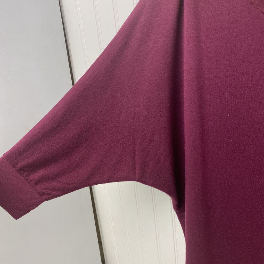3/4 SLEEVED FLOWY TOP