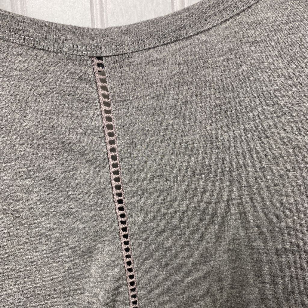3/4 SLEEVED V NECK