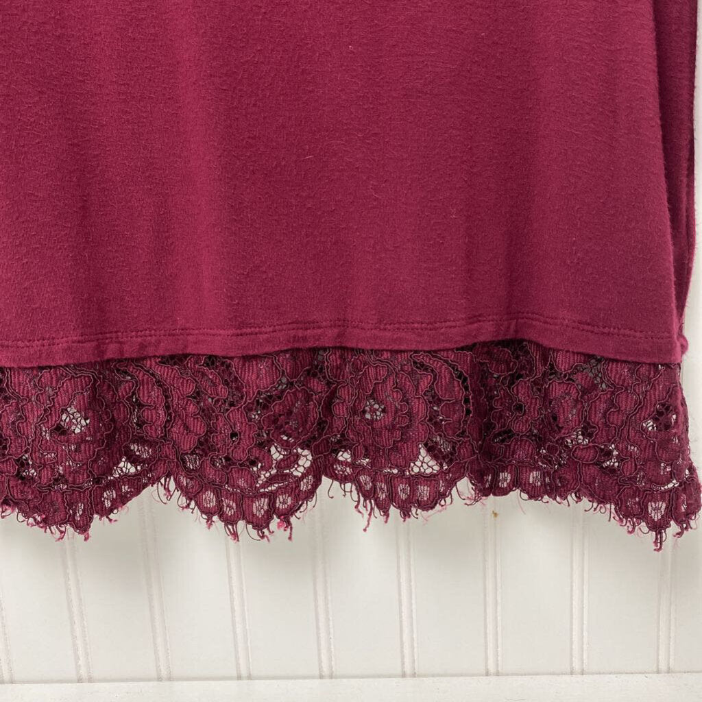 LACE HEMMED LONG SLEEVED