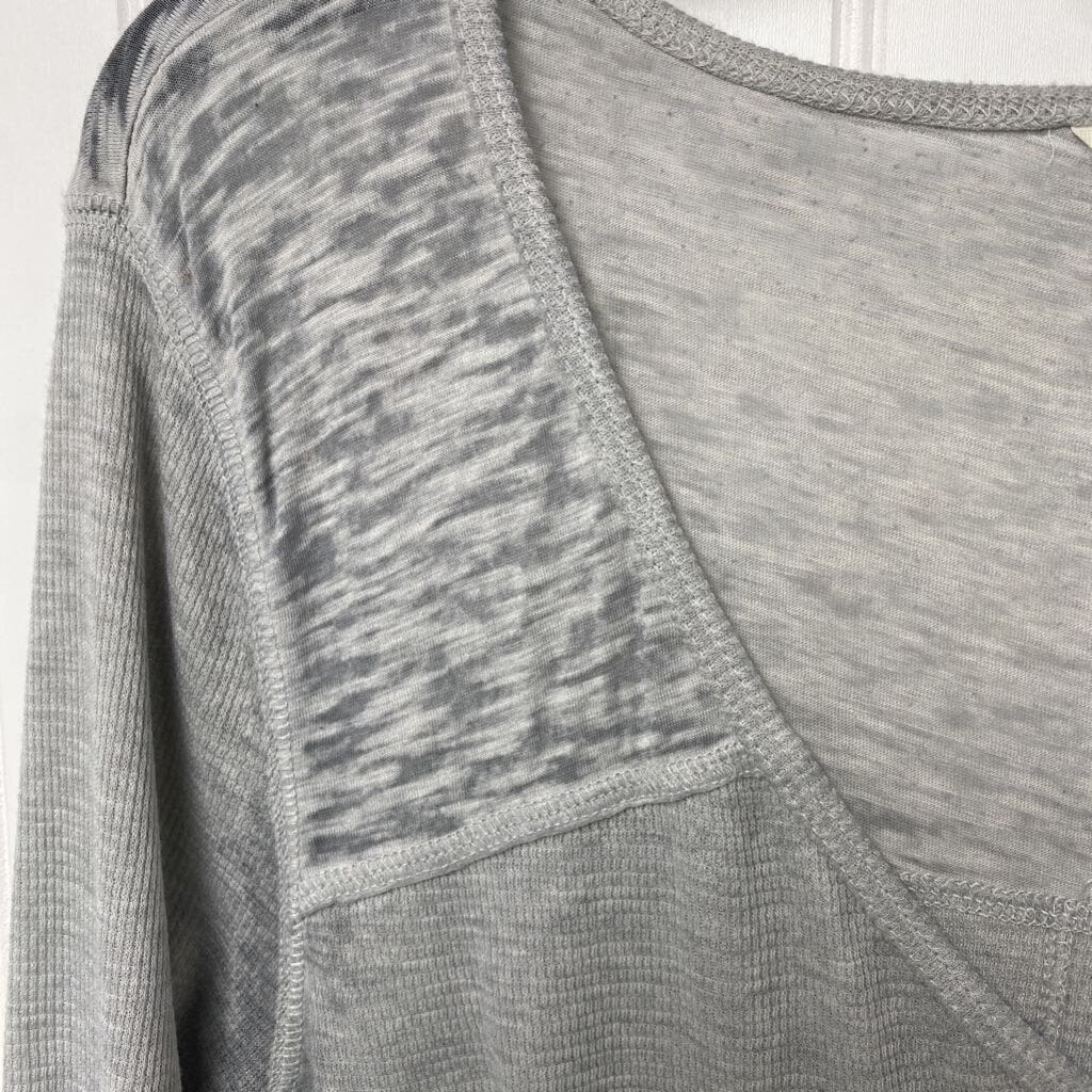 LONG SLEEVED V NECK