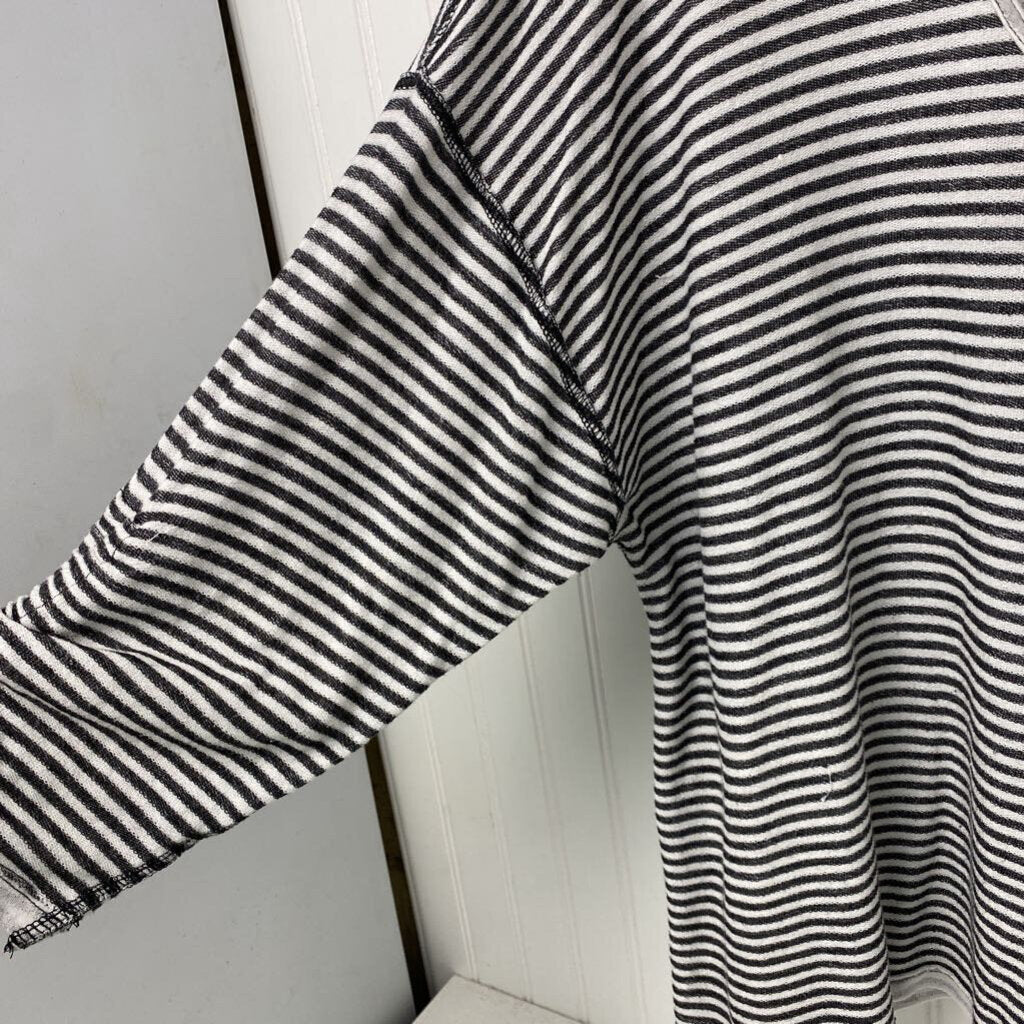 GATHERED SLEEVED TOP