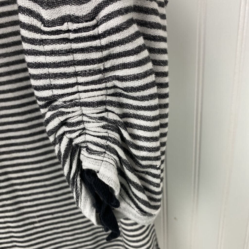 GATHERED SLEEVED TOP