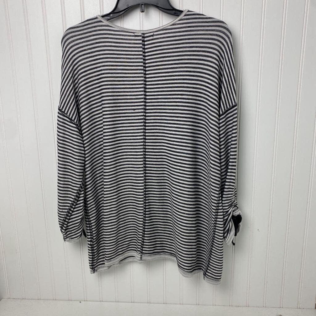 GATHERED SLEEVED TOP