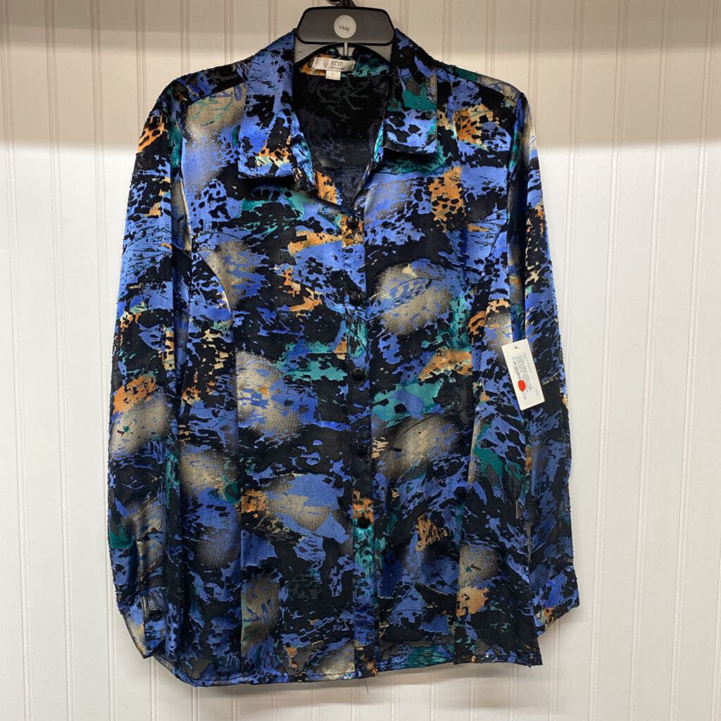 LONG SLEEVE BUTTON UP SHIRT