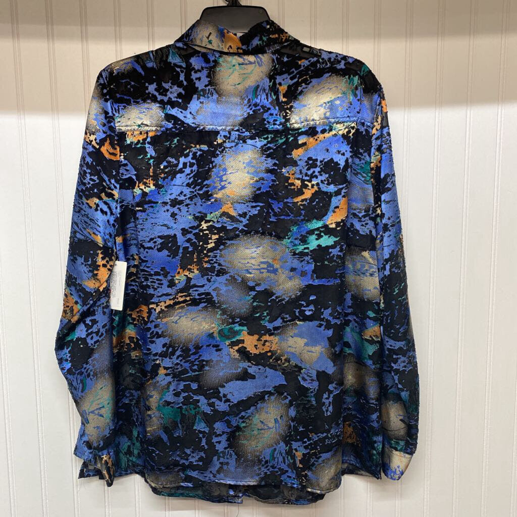 LONG SLEEVE BUTTON UP SHIRT