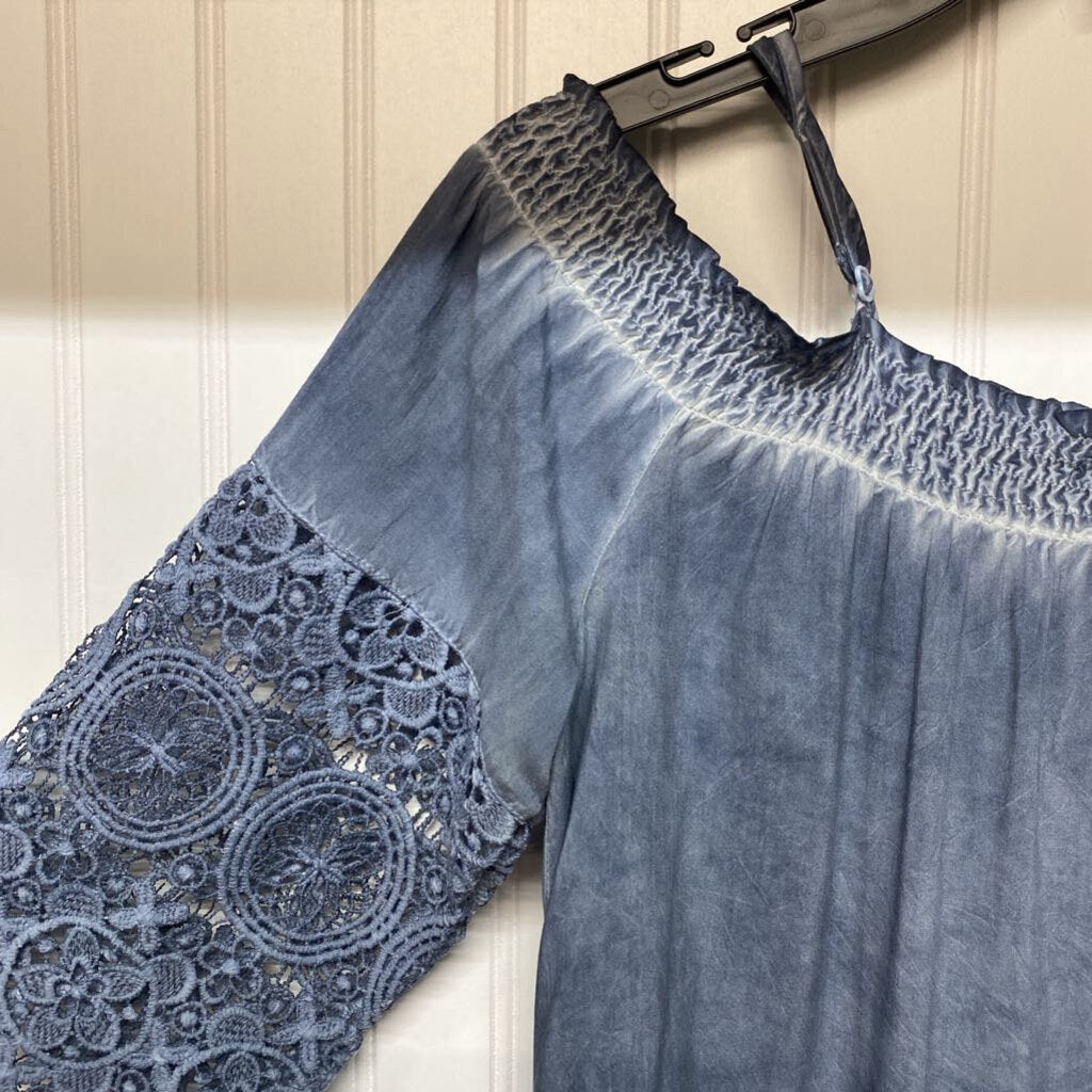 SHORT SLEEVE COLD SHOULDER BLOUSE