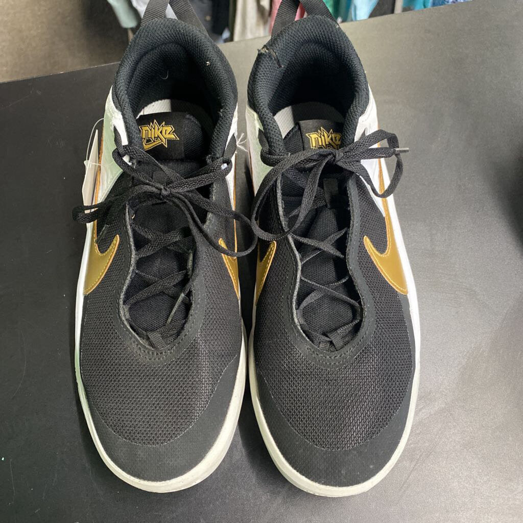 NIKE HUSTLE TENNIS SHOES