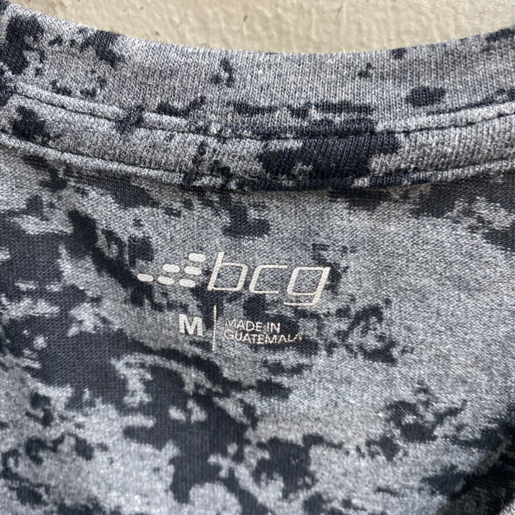 PATTERNED V NECK