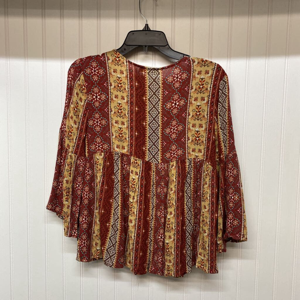 FLOWY V NECK TOP