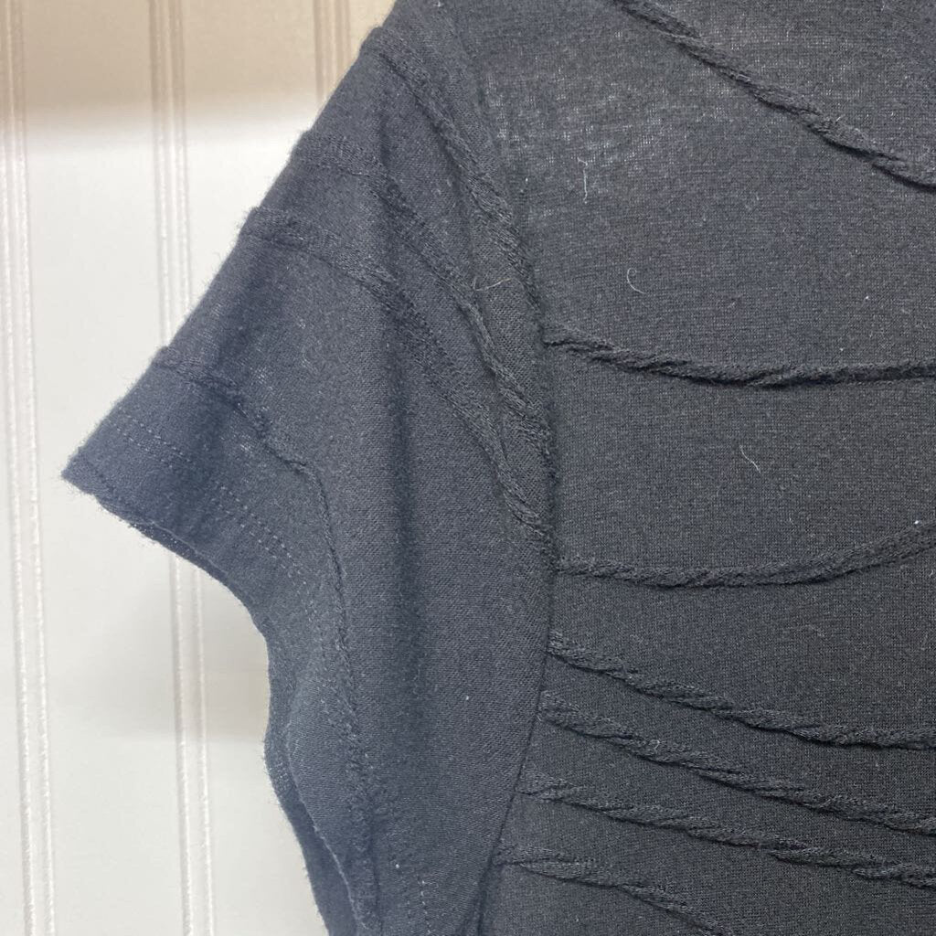 SHORT SLEEVED BLACK SHIRT