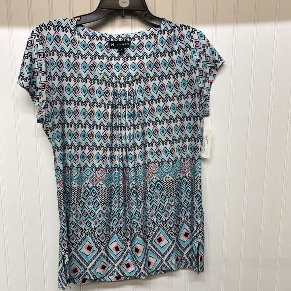 PLEATED SHORT SLEEVED