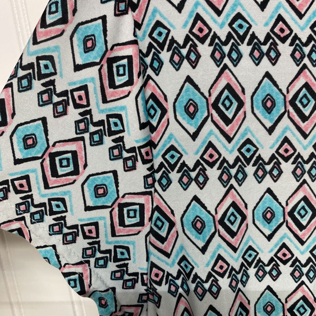 PLEATED SHORT SLEEVED