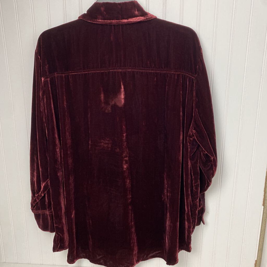 LONG SLEEVE VELVET BUTTON UP