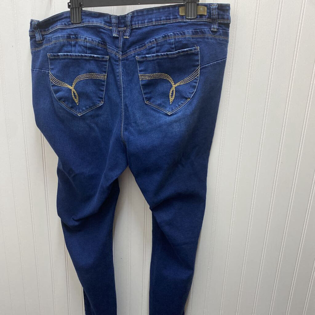 WOMENS PLUS JEANS