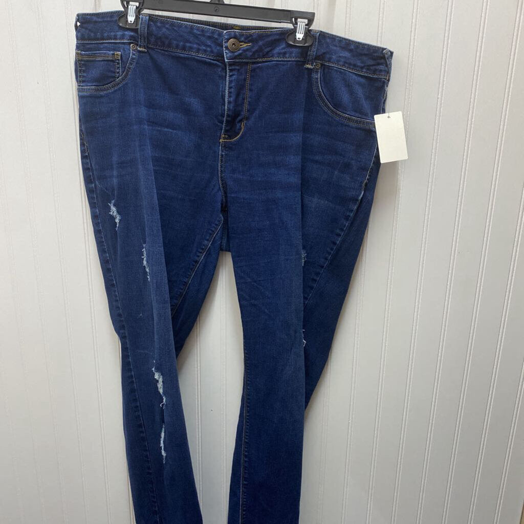 DISTRESSED WOMENS PLUS JEANS