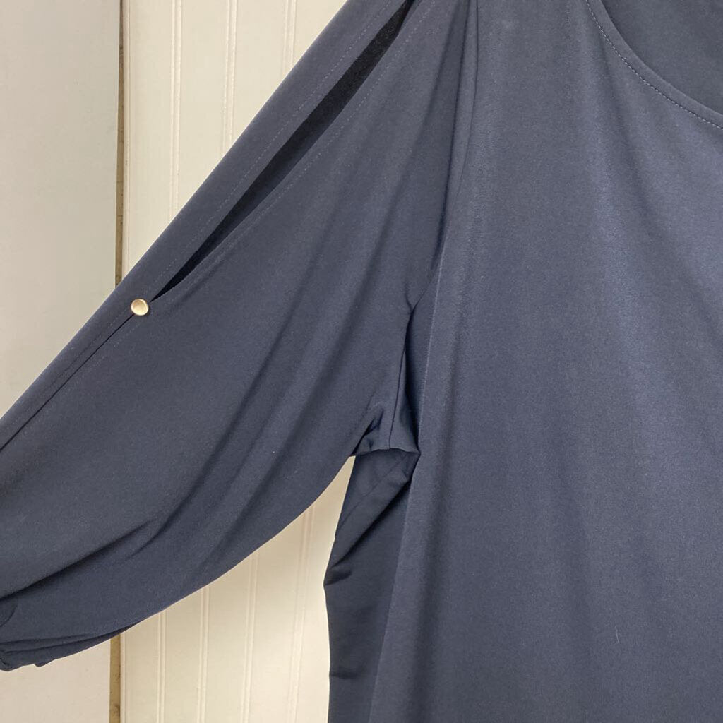LONG SLEEVE COLD SHOULDER TOP