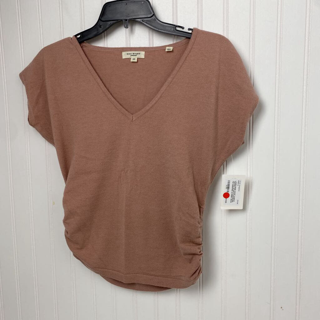 SLEEVELESS TOP