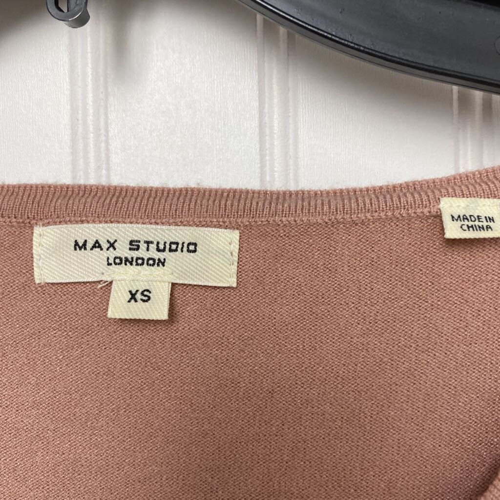 SLEEVELESS TOP