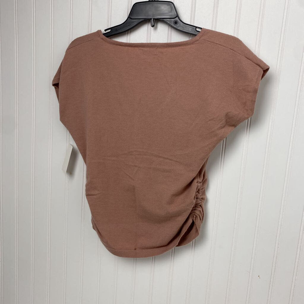 SLEEVELESS TOP