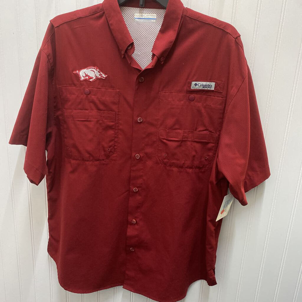 SHORT SLEEVE ARKANSAS RAZORBACKS BUTTON UP