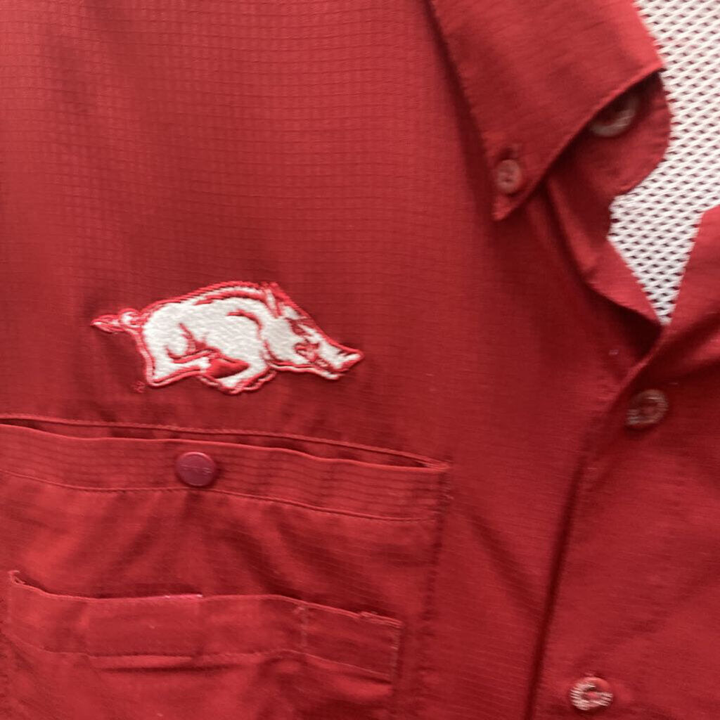SHORT SLEEVE ARKANSAS RAZORBACKS BUTTON UP