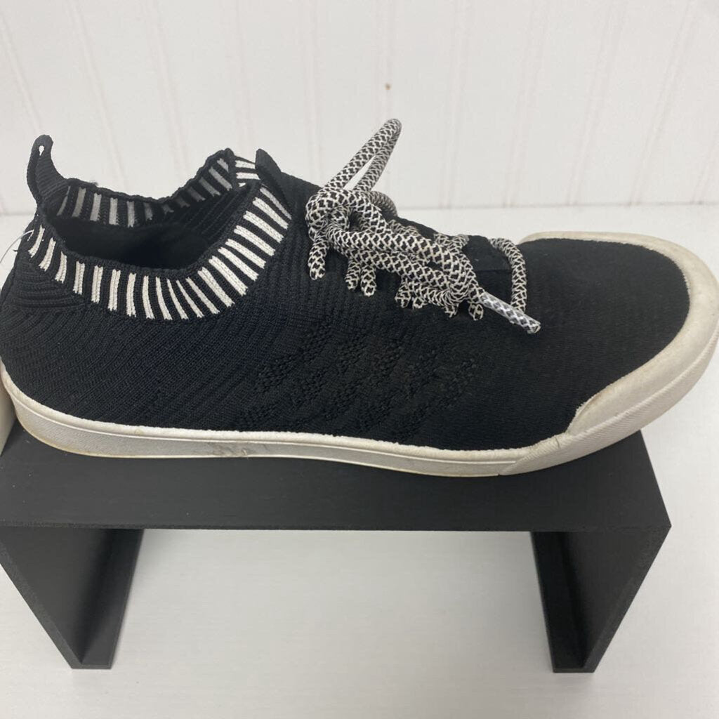 SLIP ON TENNIS SHOES